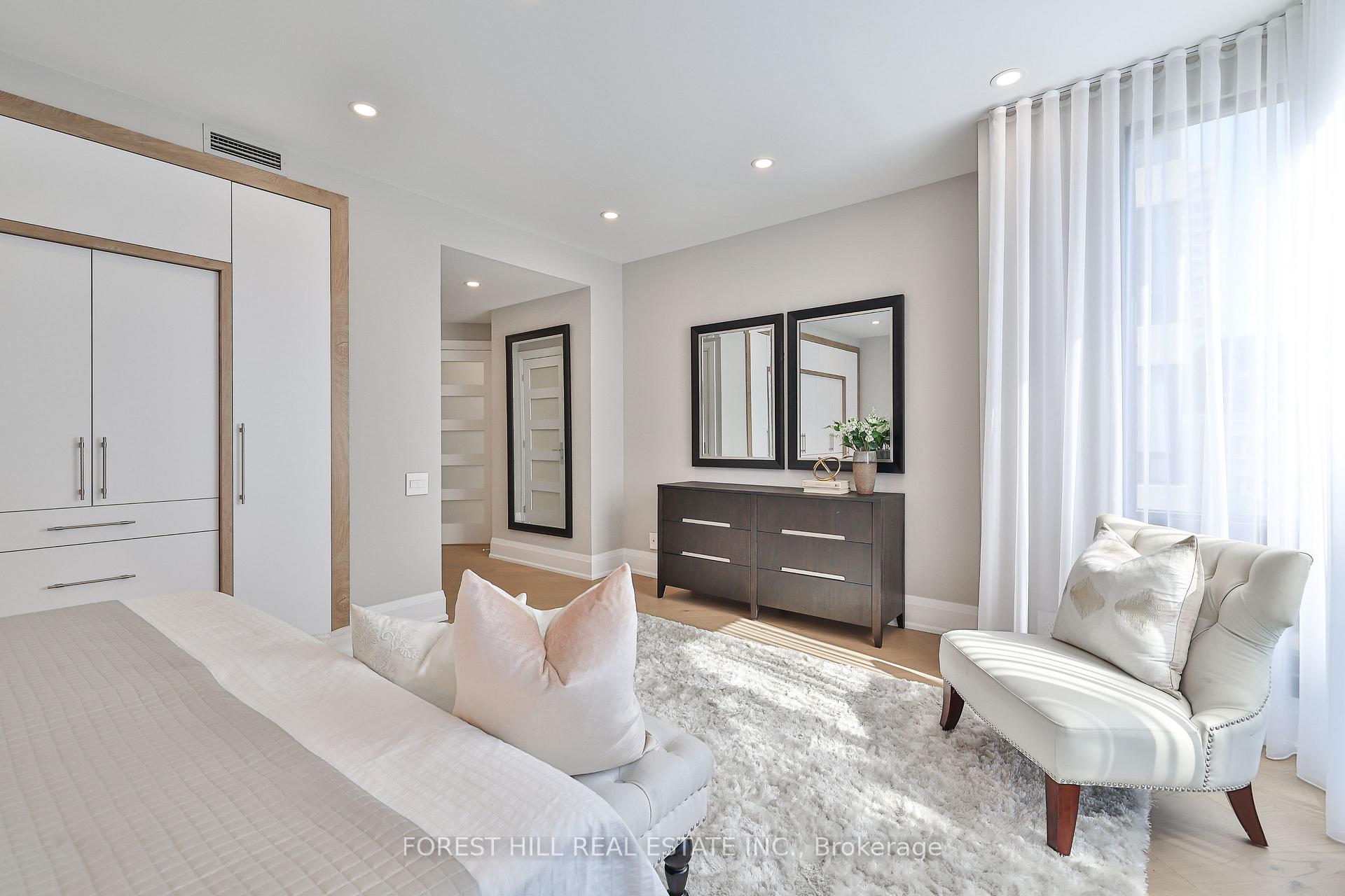 #301 - 342 Spadina Road, Toronto Unit: 301