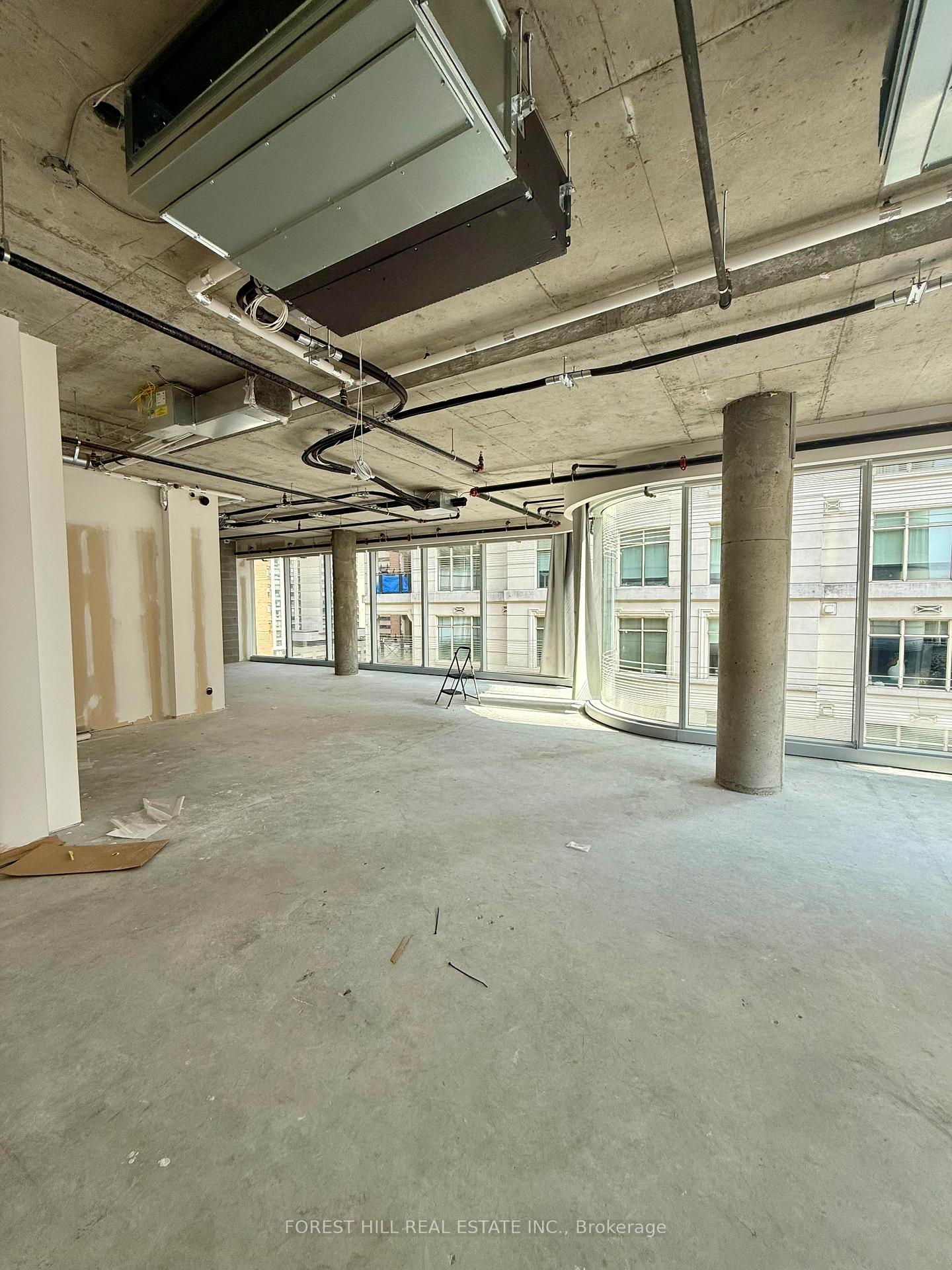 #707 - 7 St Thomas Street, Toronto Unit: 707