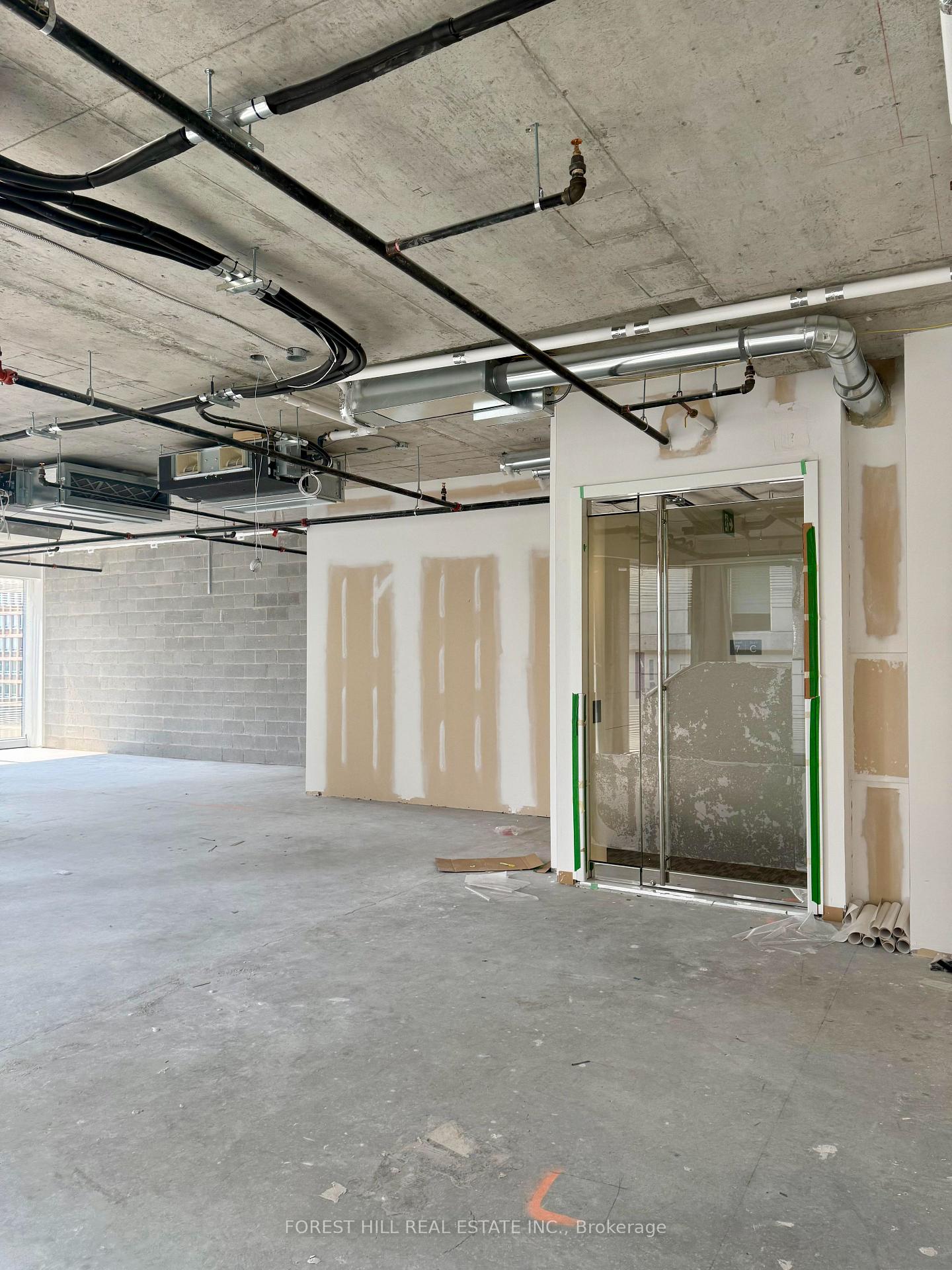#707 - 7 St Thomas Street, Toronto Unit: 707