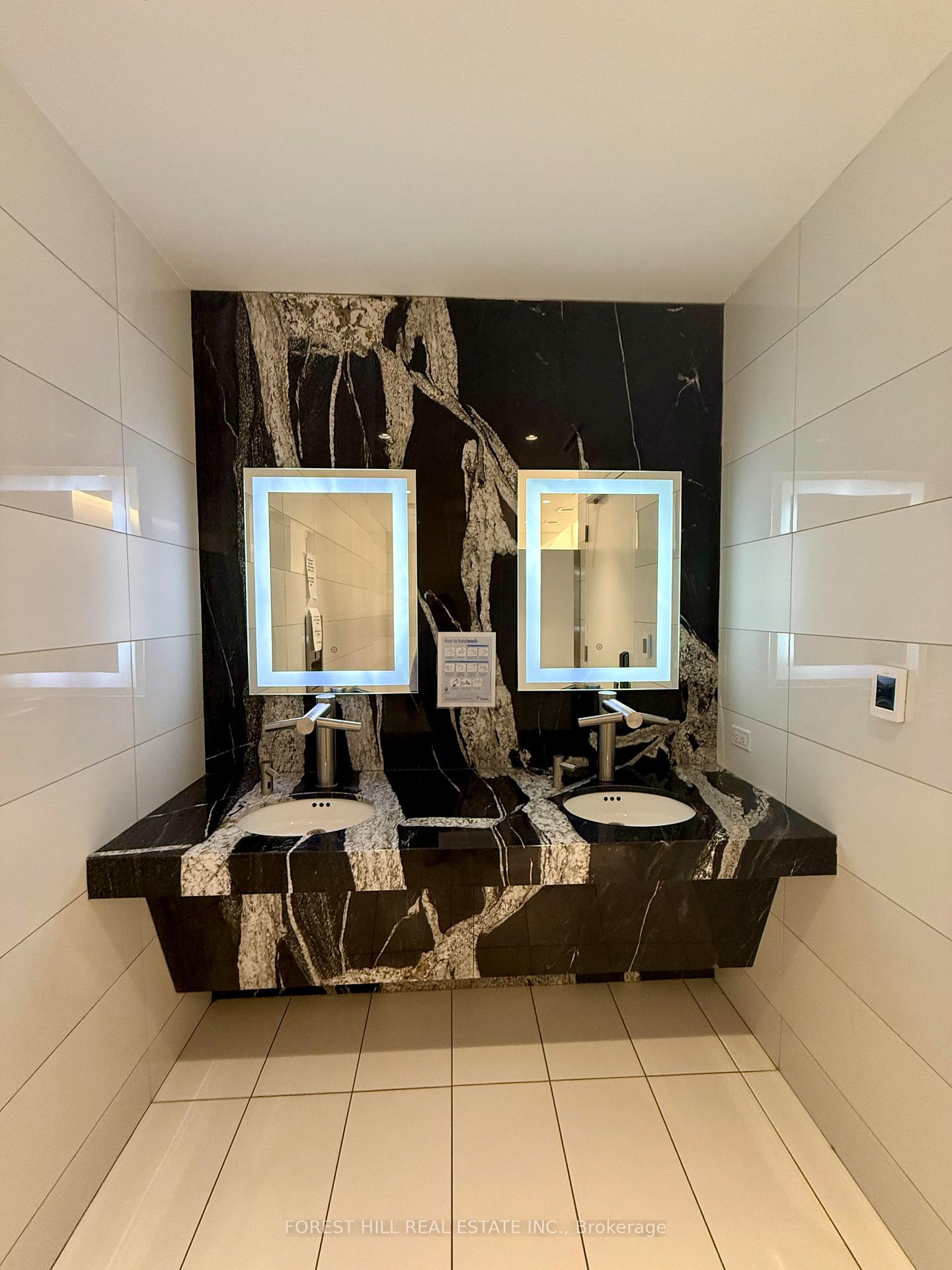 #707 - 7 St Thomas Street, Toronto Unit: 707