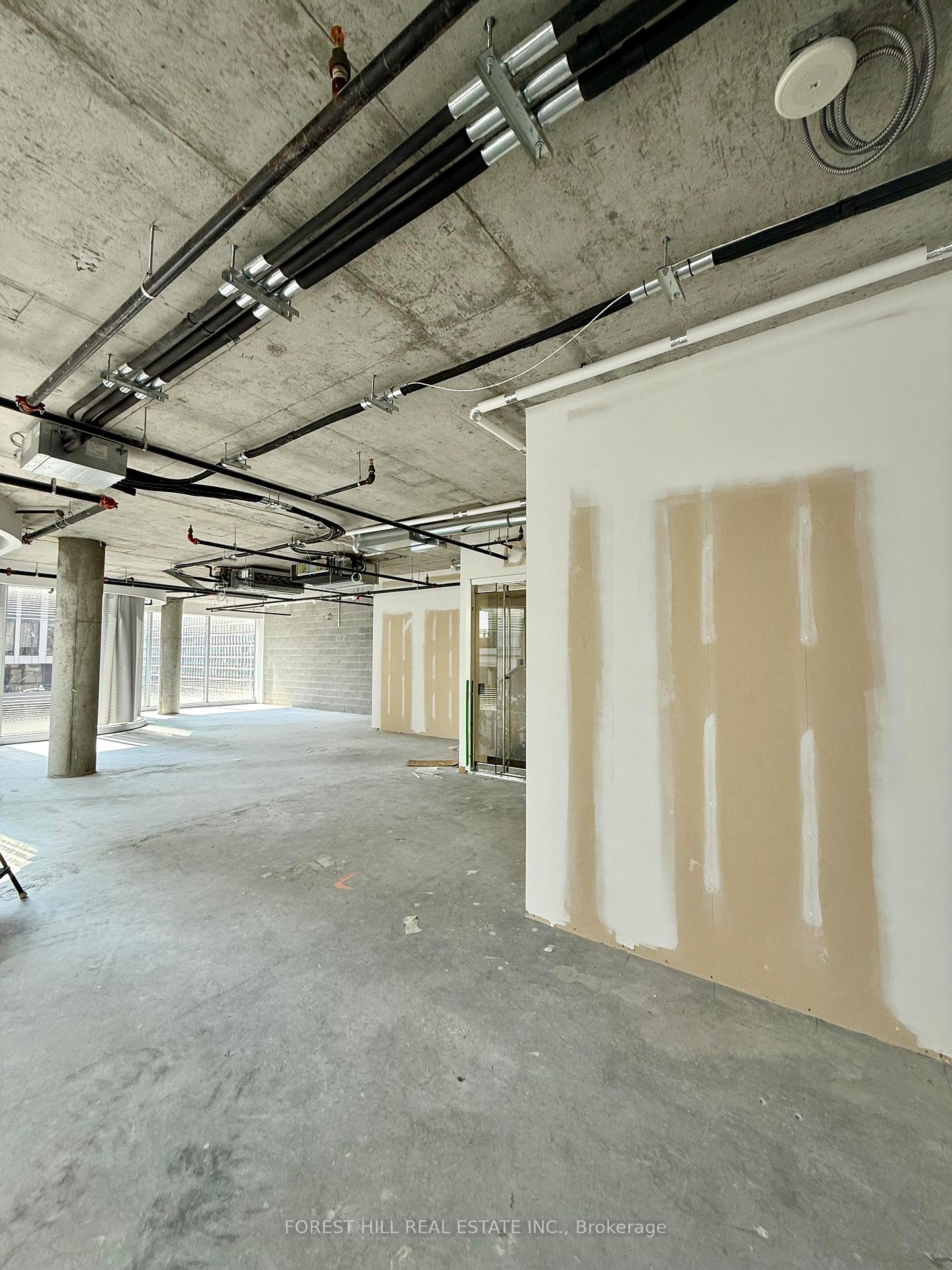#707 - 7 St Thomas Street, Toronto Unit: 707