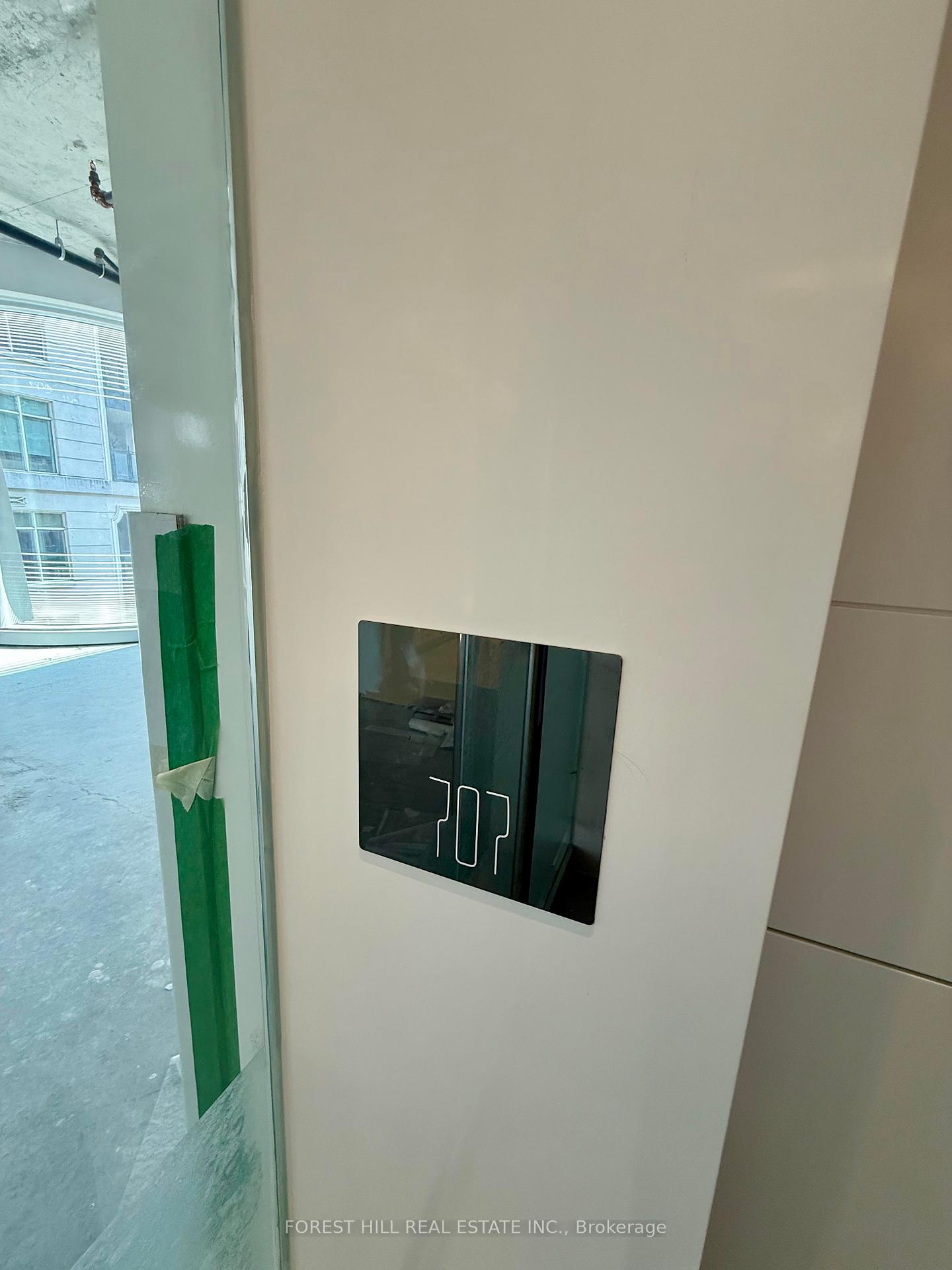 #707 - 7 St Thomas Street, Toronto Unit: 707