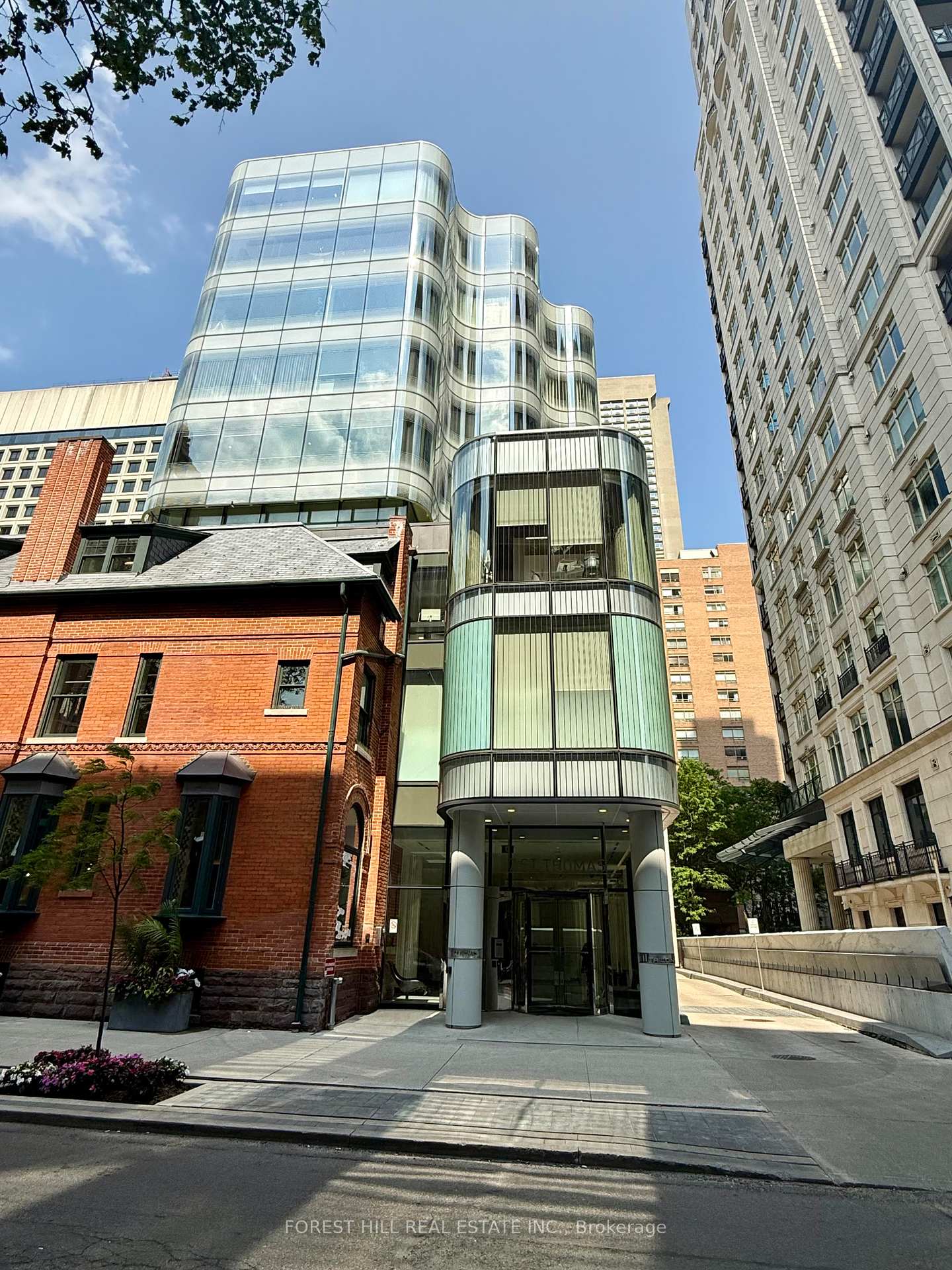 #707 - 7 St Thomas Street, Toronto Unit: 707