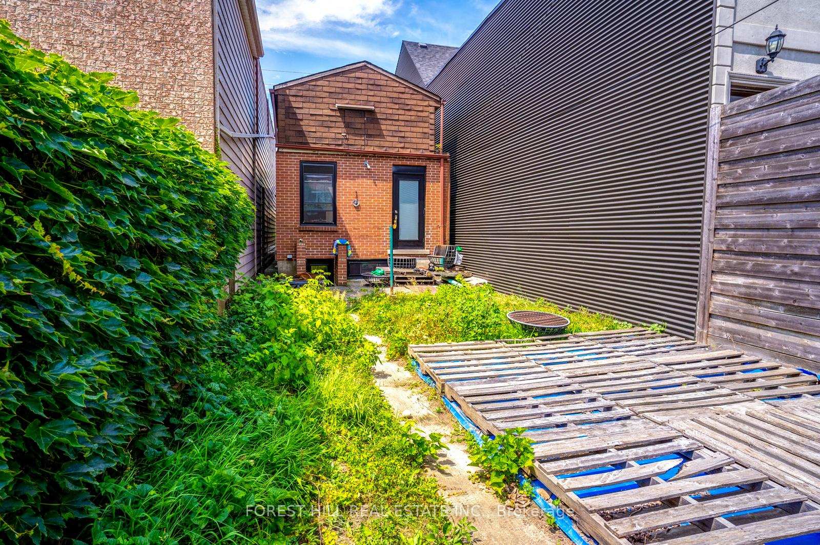 139 Christie Street, Toronto