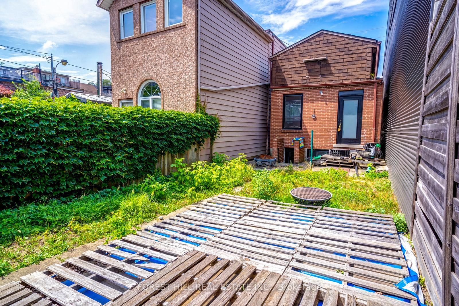 139 Christie Street, Toronto