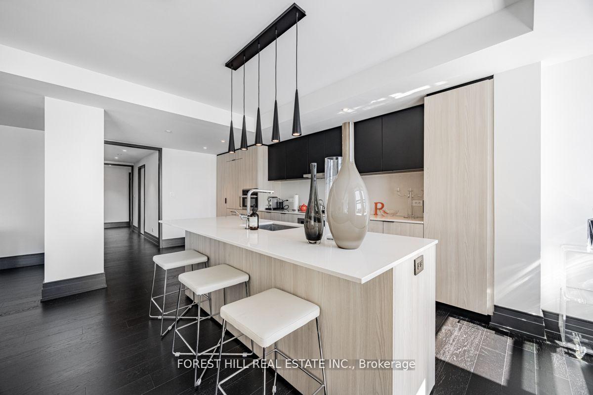 2 Avenue Road 1405, Toronto C02 Unit: 1405