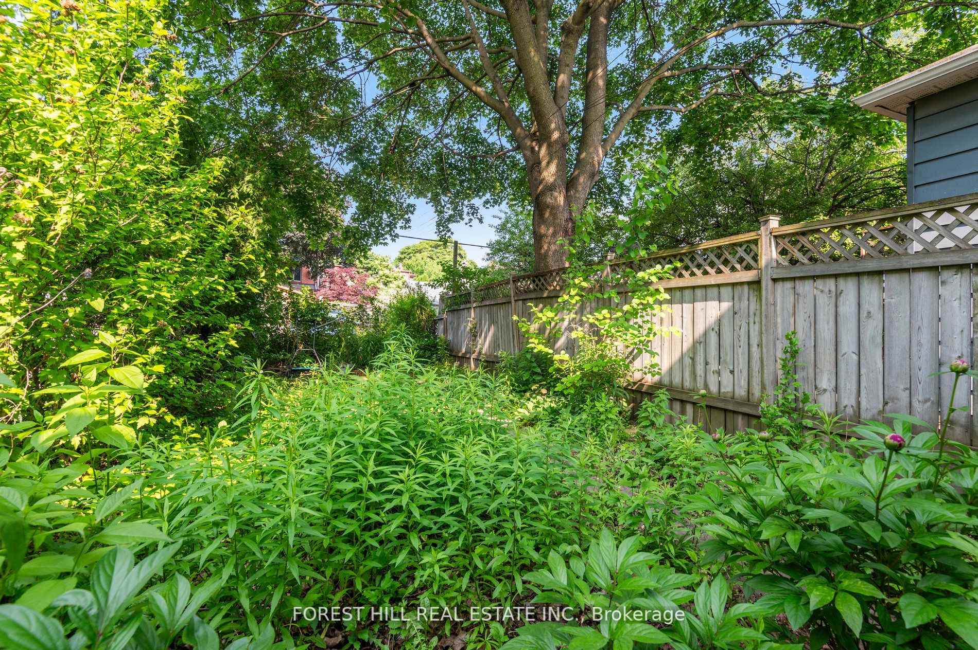 625 Crawford Street, Toronto C01