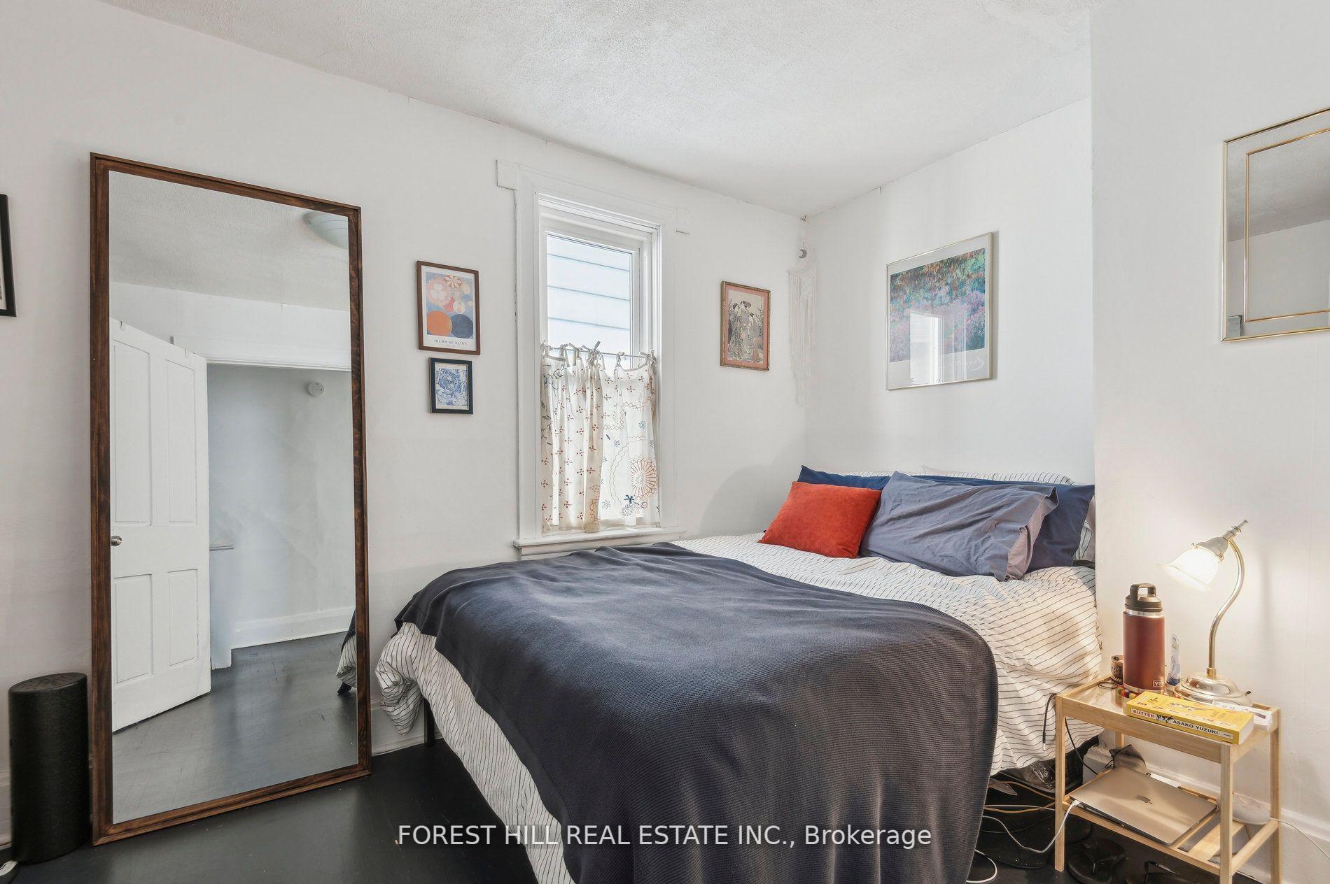 625 Crawford Street, Toronto C01