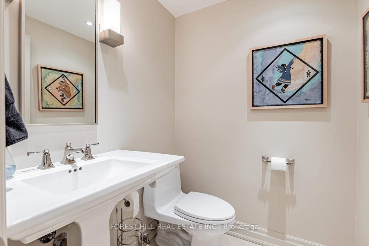55 Prince Arthur Avenue 901, Toronto C02 Unit: 901