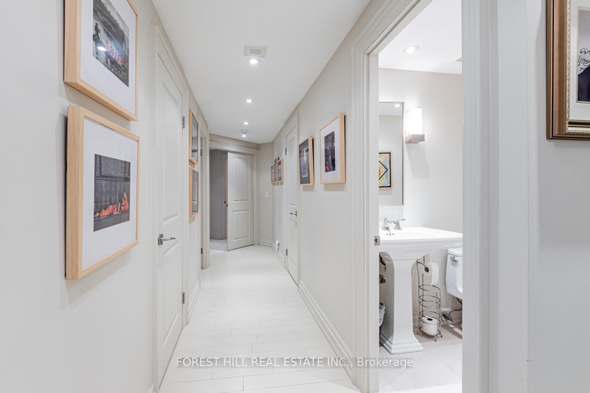 55 Prince Arthur Avenue 901, Toronto C02 Unit: 901
