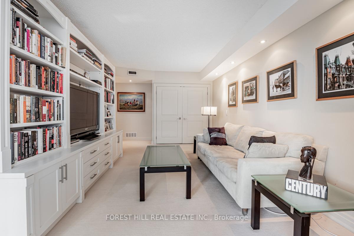 55 Prince Arthur Avenue 901, Toronto C02 Unit: 901
