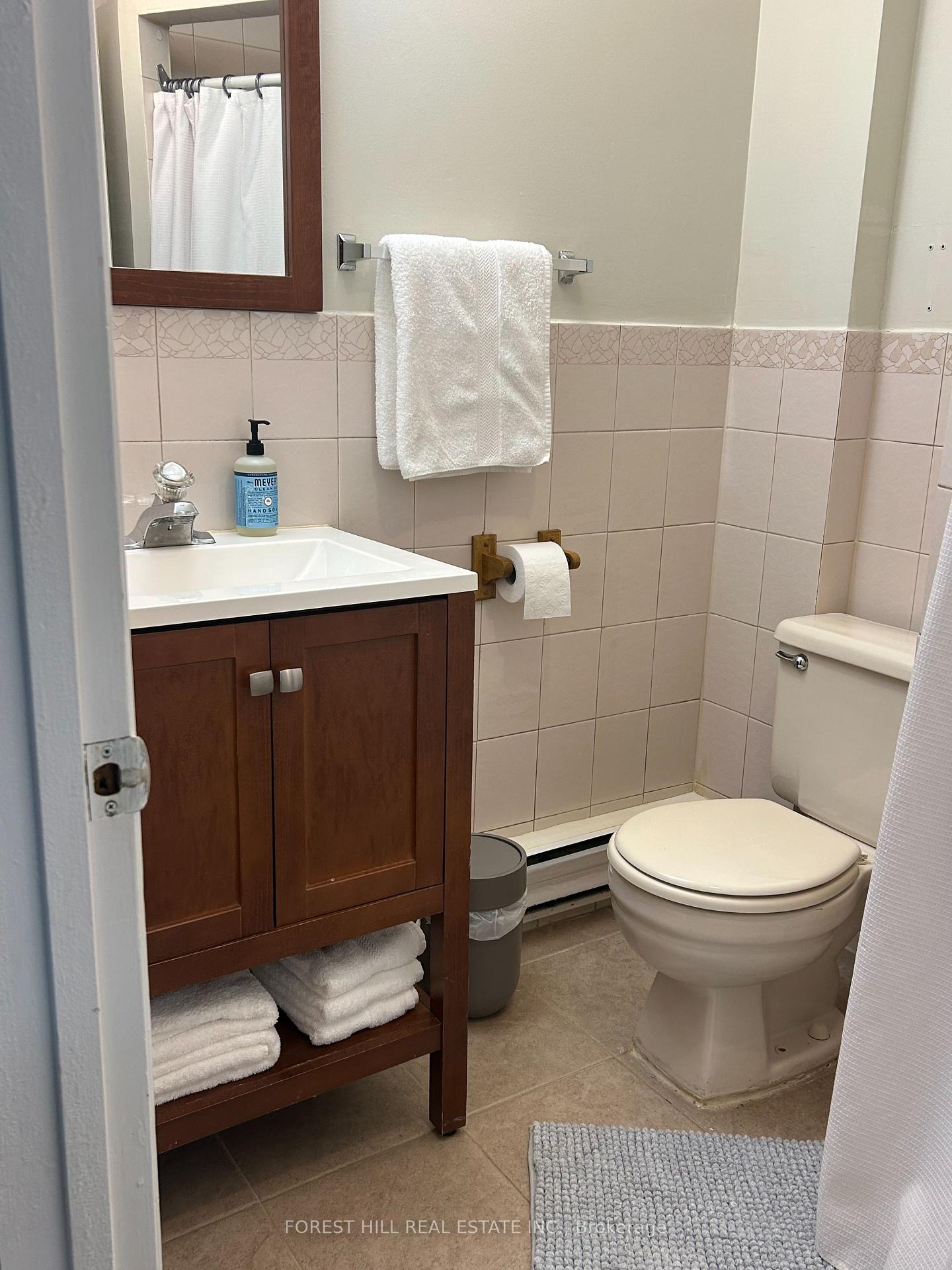 127 Summerhill Avenue #MAIN, Toronto C09 Unit: #MAIN