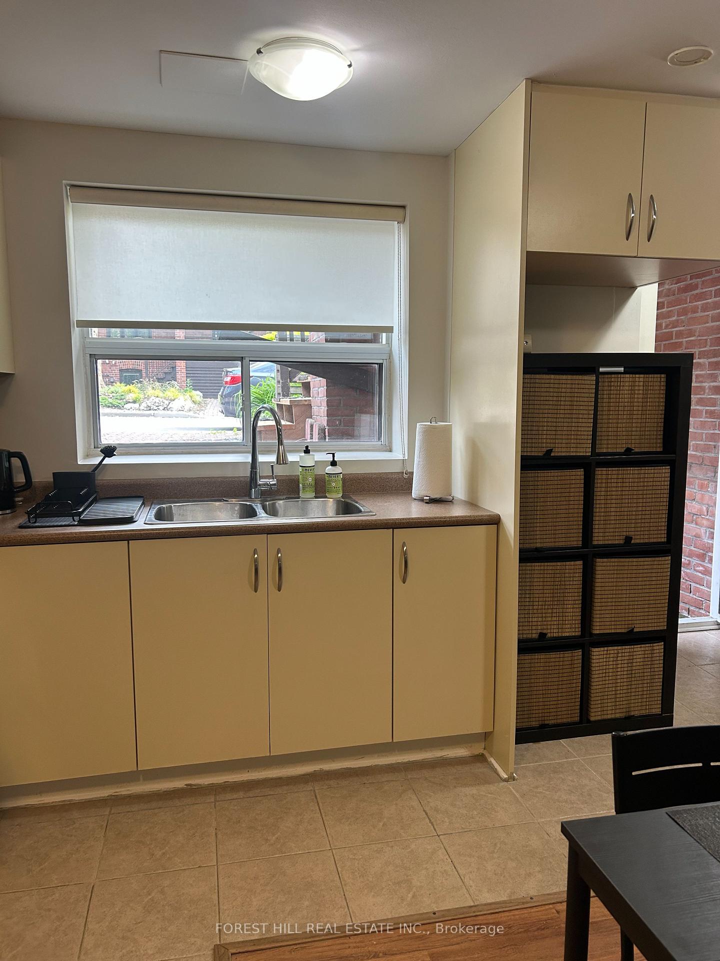 127 Summerhill Avenue #MAIN, Toronto C09 Unit: #MAIN
