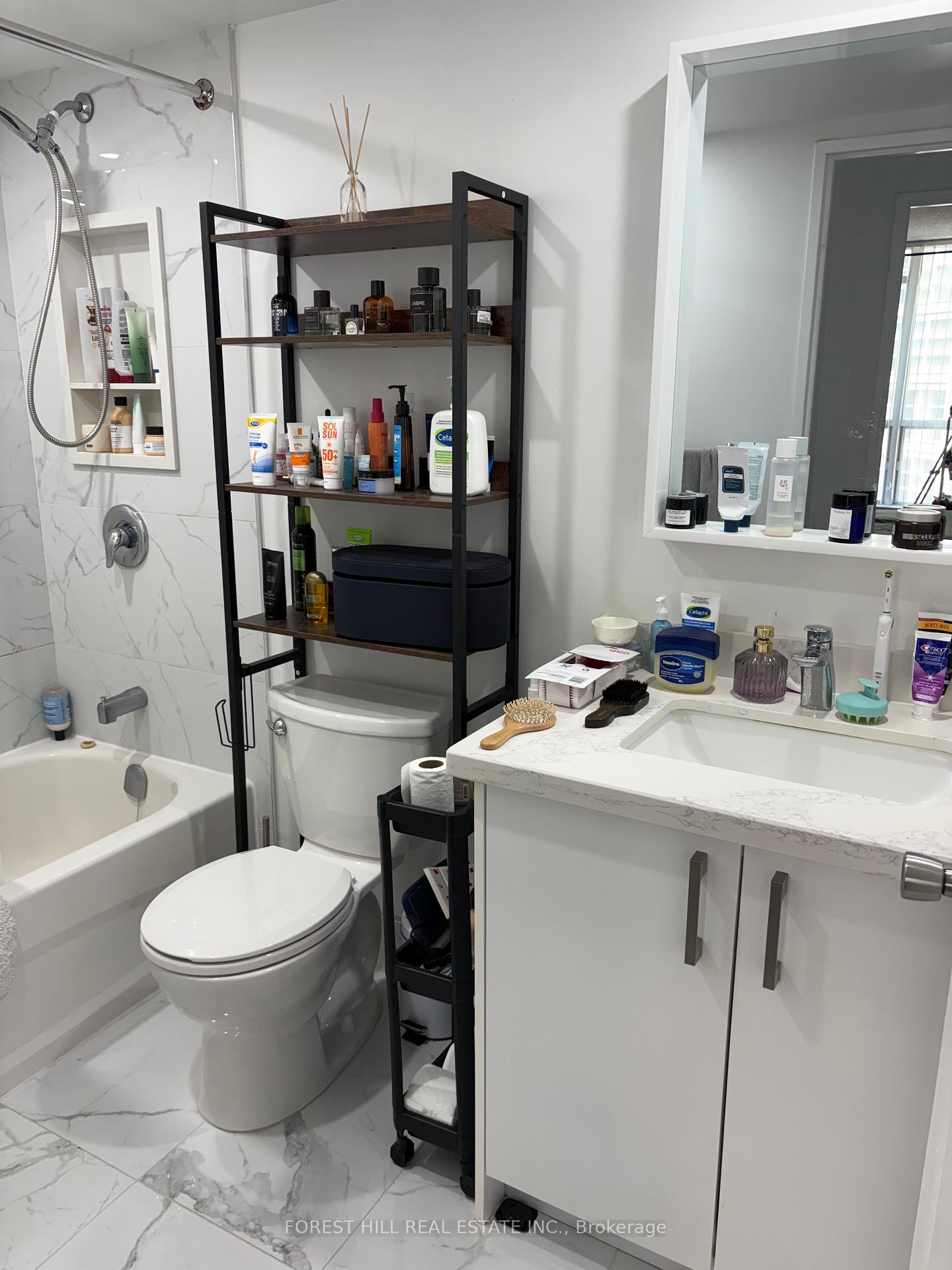24 Wellesley Street W 1605, Toronto C01 Unit: 1605
