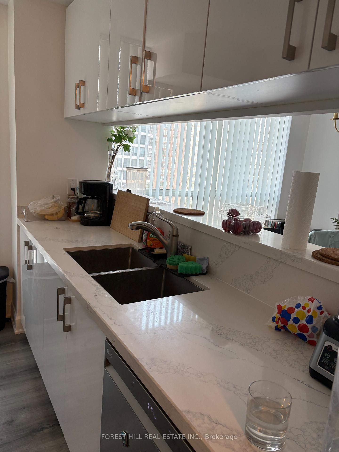 24 Wellesley Street W 1605, Toronto C01 Unit: 1605