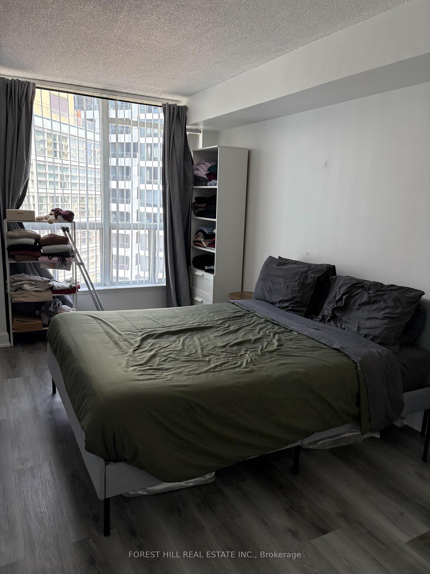 24 Wellesley Street W 1605, Toronto C01 Unit: 1605