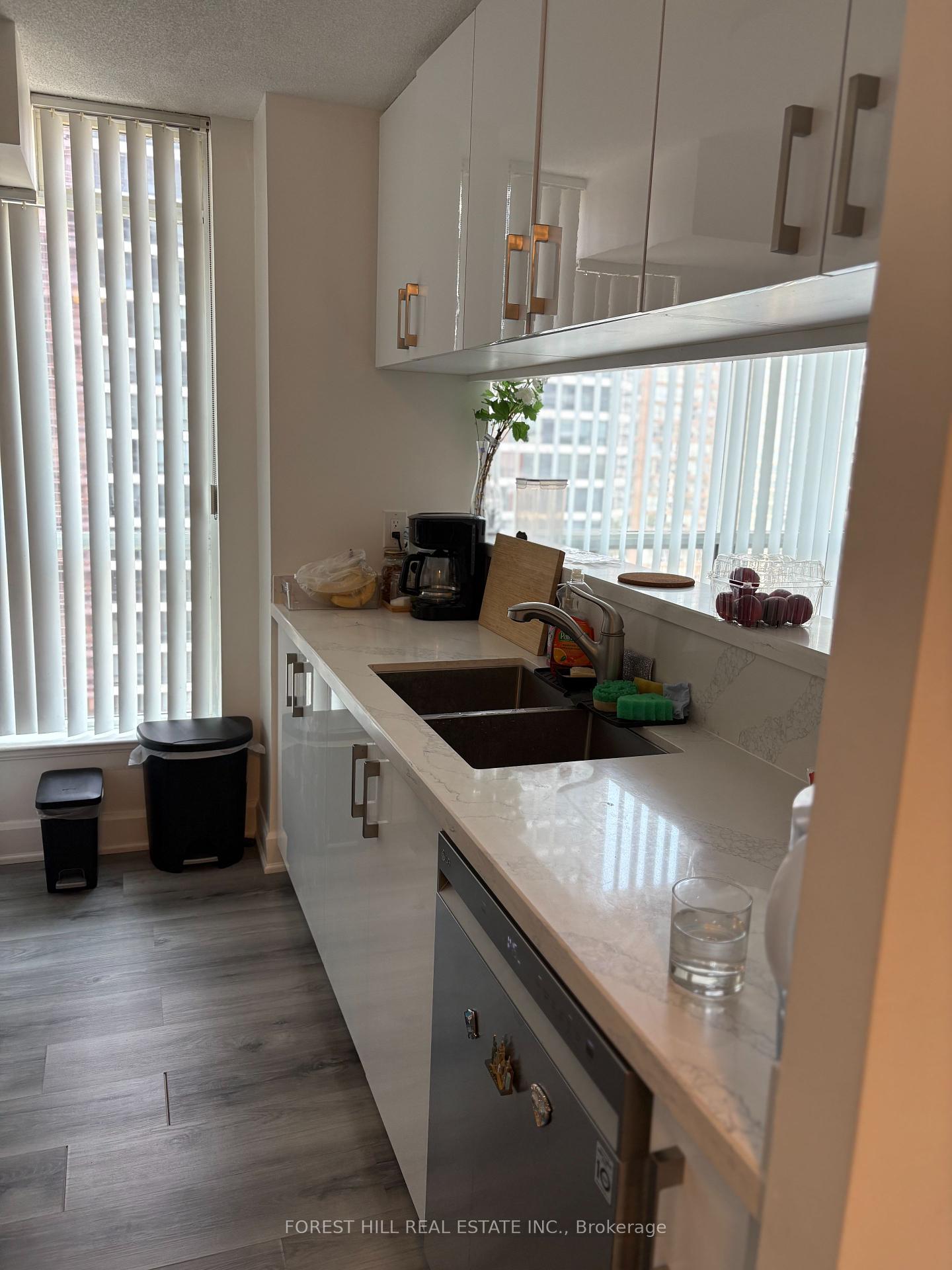 24 Wellesley Street W 1605, Toronto C01 Unit: 1605