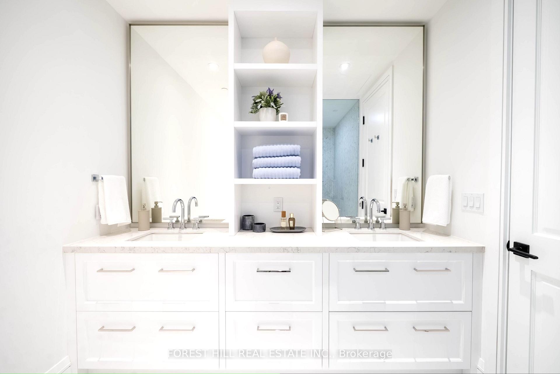 2010 Bathurst Street W #2C, Toronto C03 Unit: #2C