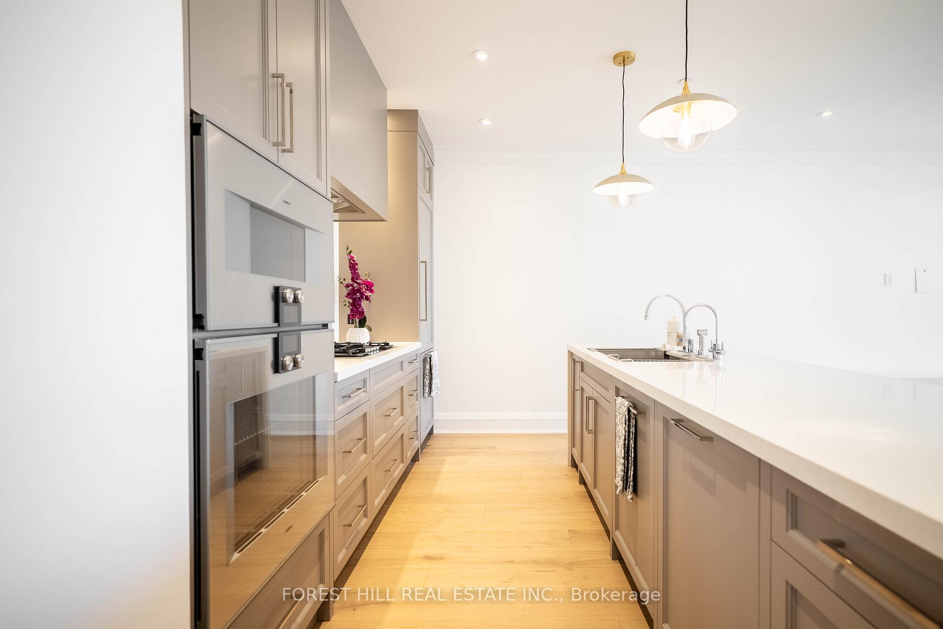 2010 Bathurst Street W #2C, Toronto C03 Unit: #2C