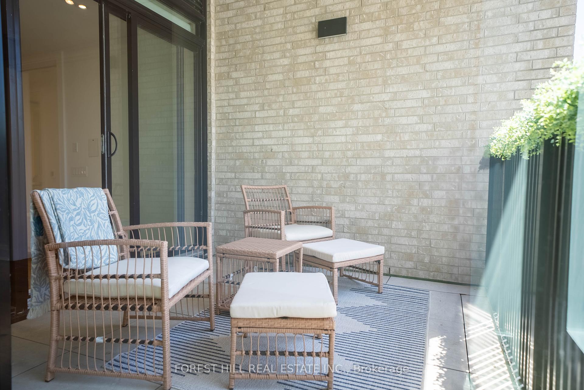 2010 Bathurst Street W #2C, Toronto C03 Unit: #2C