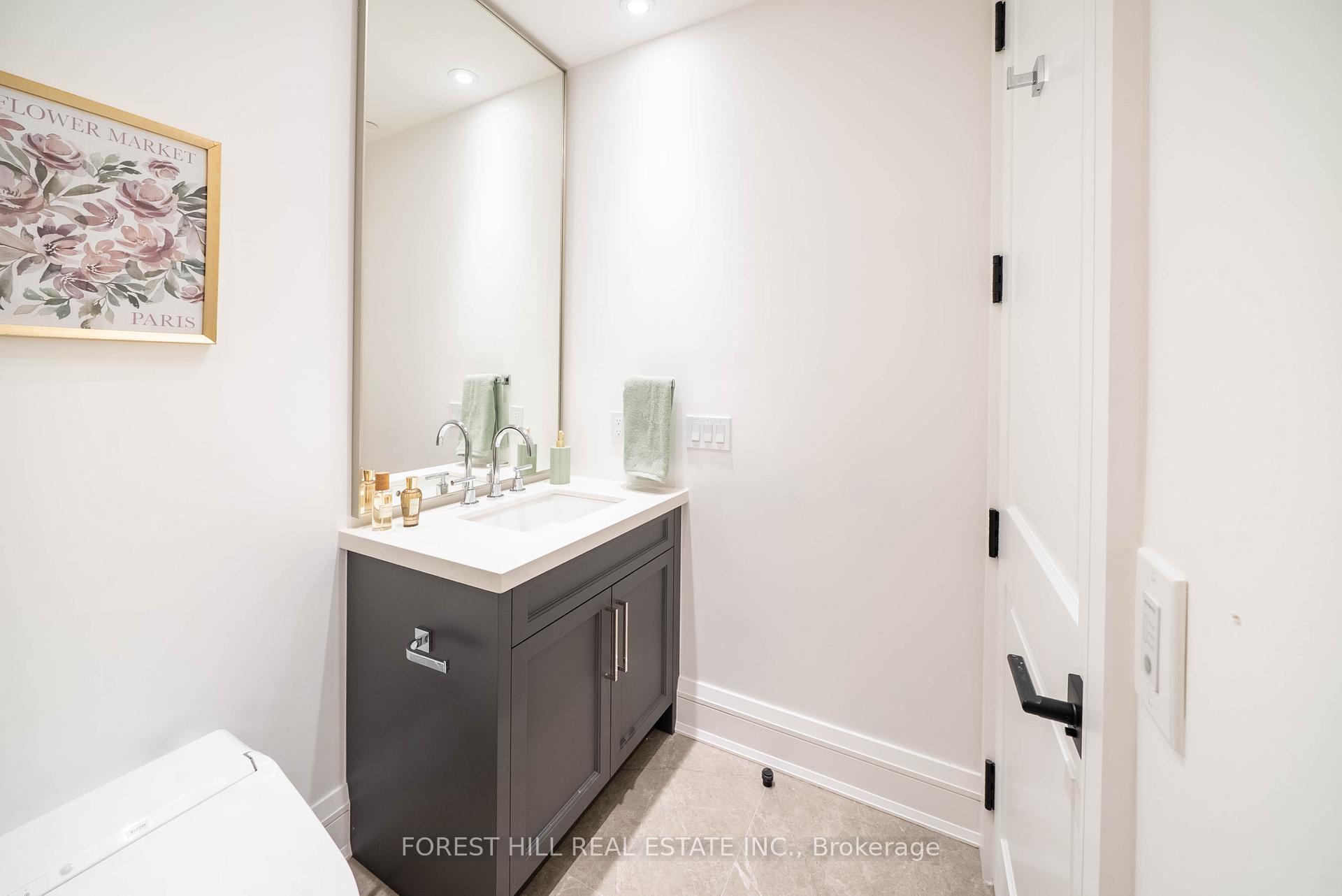 2010 Bathurst Street W #2C, Toronto C03 Unit: #2C