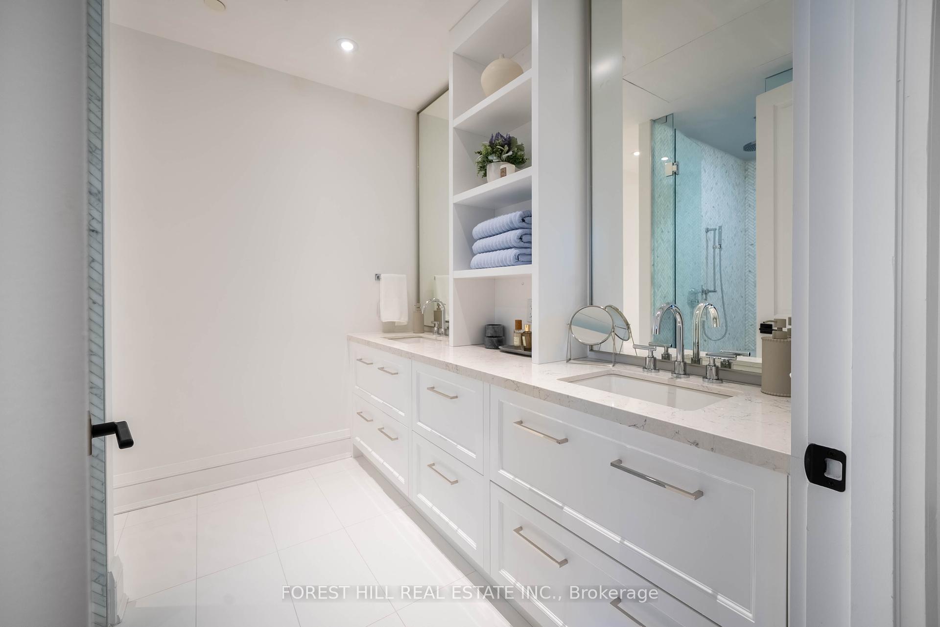 2010 Bathurst Street W #2C, Toronto C03 Unit: #2C