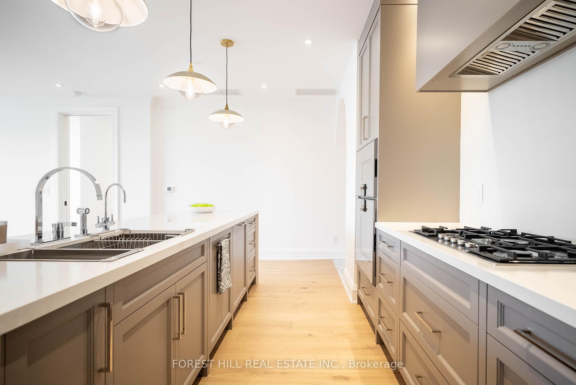 2010 Bathurst Street W #2C, Toronto C03 Unit: #2C