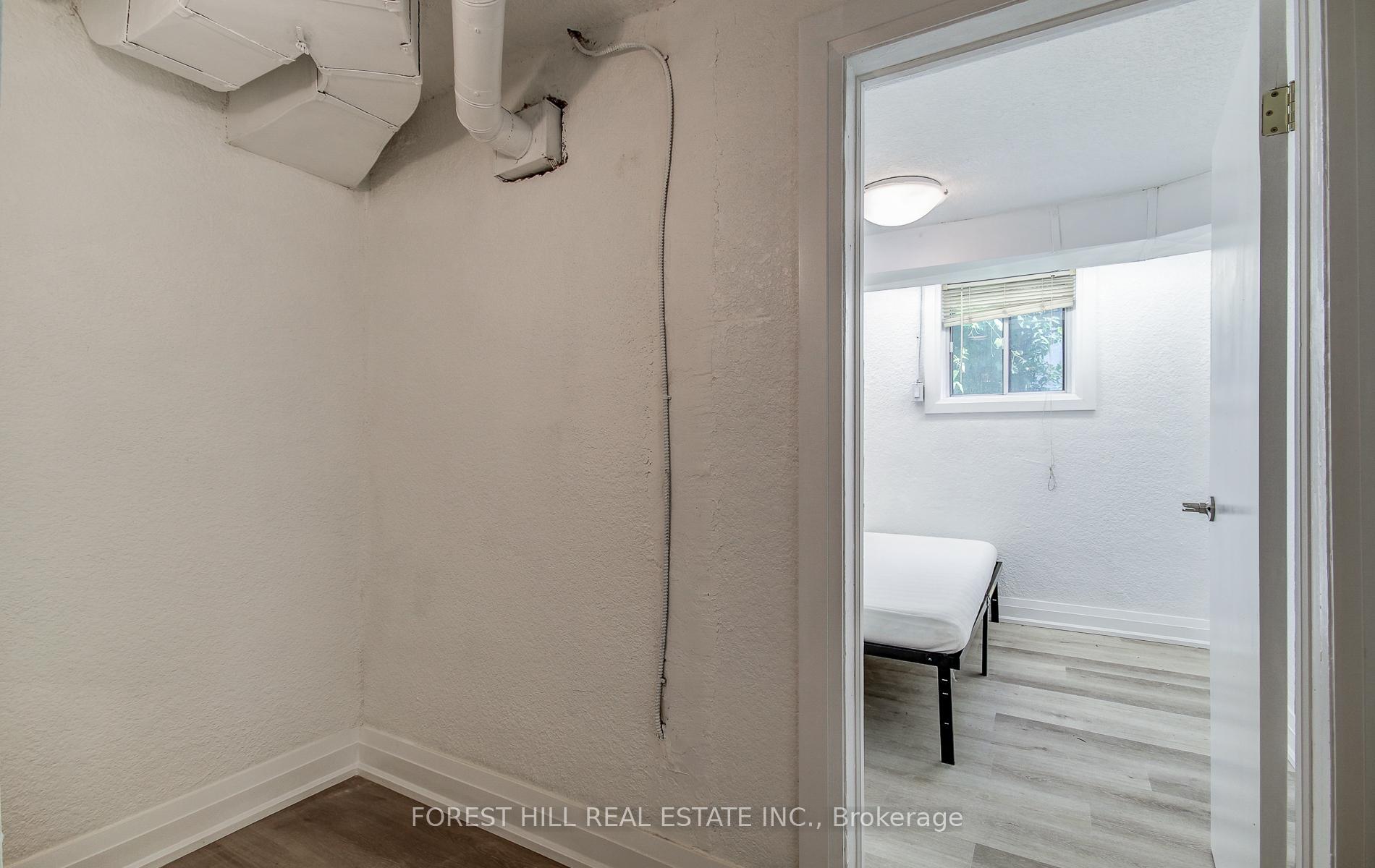 32 Laurelcrest Avenue Lower, Toronto C06 Unit: Lower