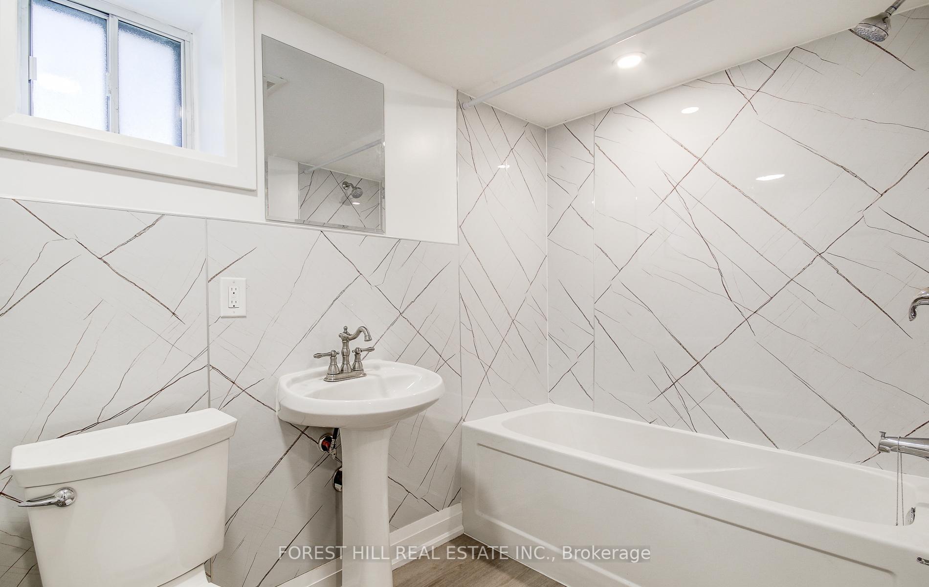 32 Laurelcrest Avenue Lower, Toronto C06 Unit: Lower