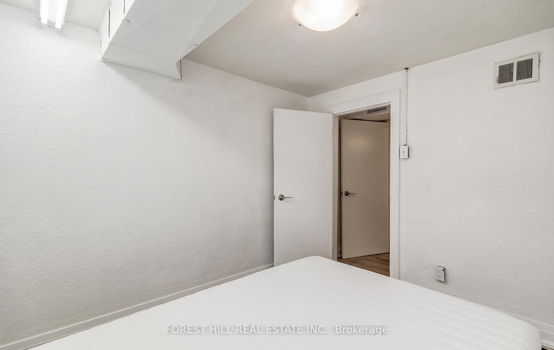 32 Laurelcrest Avenue Lower, Toronto C06 Unit: Lower