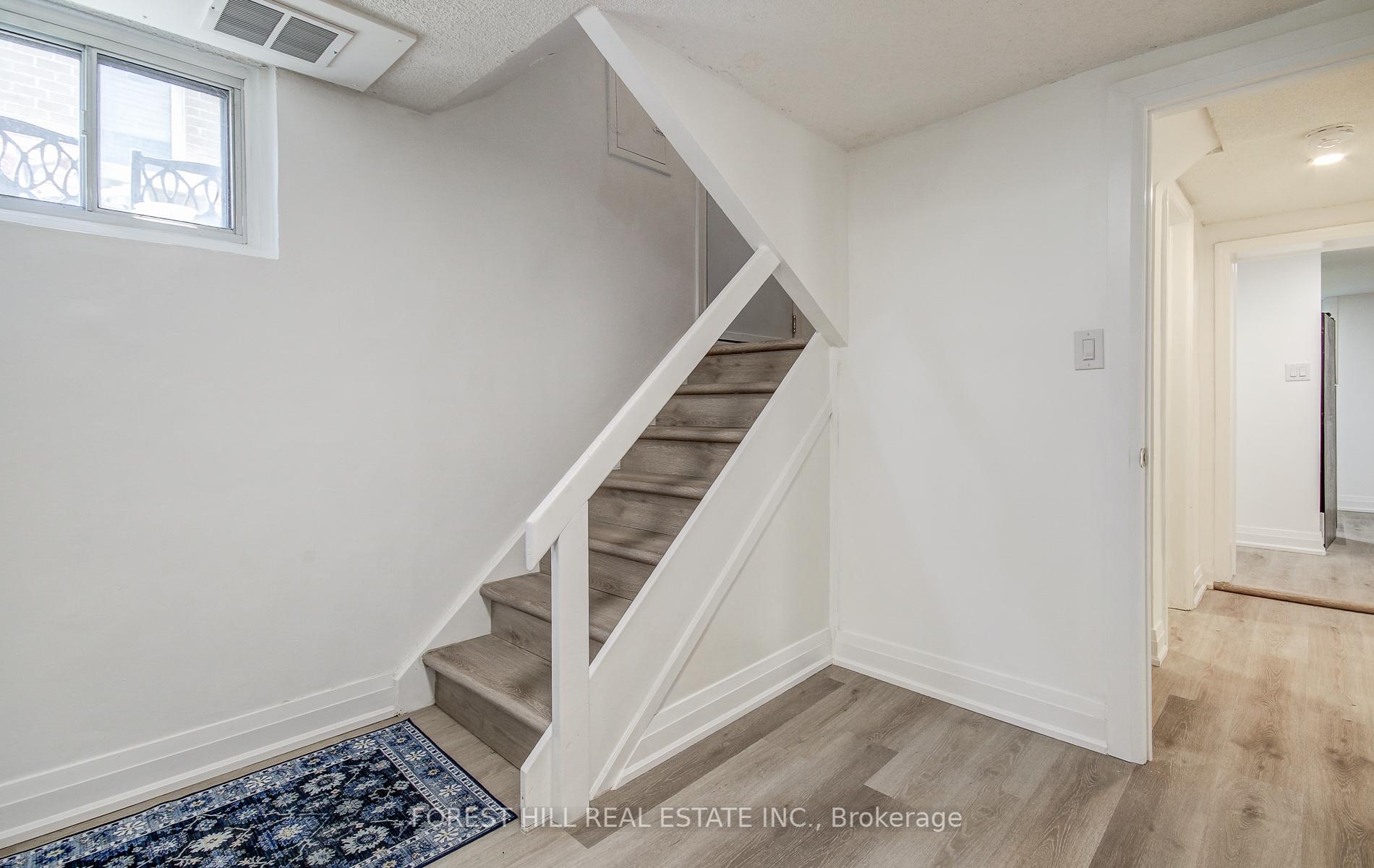 32 Laurelcrest Avenue Lower, Toronto C06 Unit: Lower