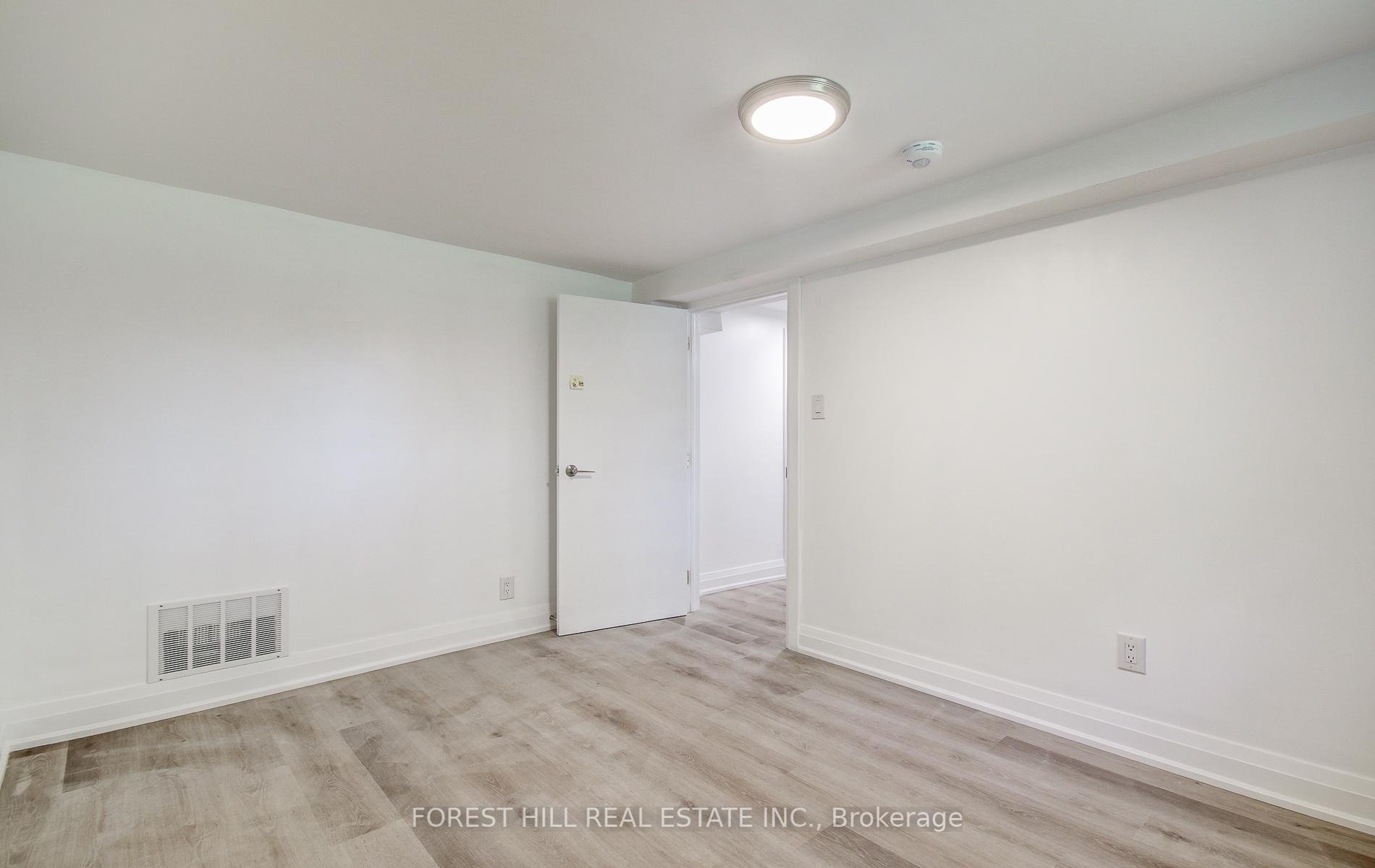 32 Laurelcrest Avenue Lower, Toronto C06 Unit: Lower