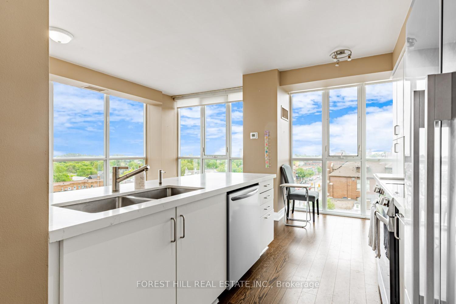 530 St. Clair Avenue W 508, Toronto C03 Unit: 508