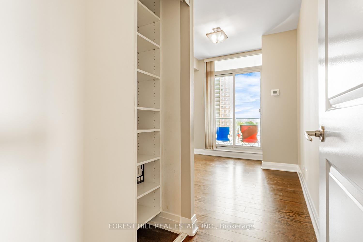 530 St. Clair Avenue W 508, Toronto C03 Unit: 508