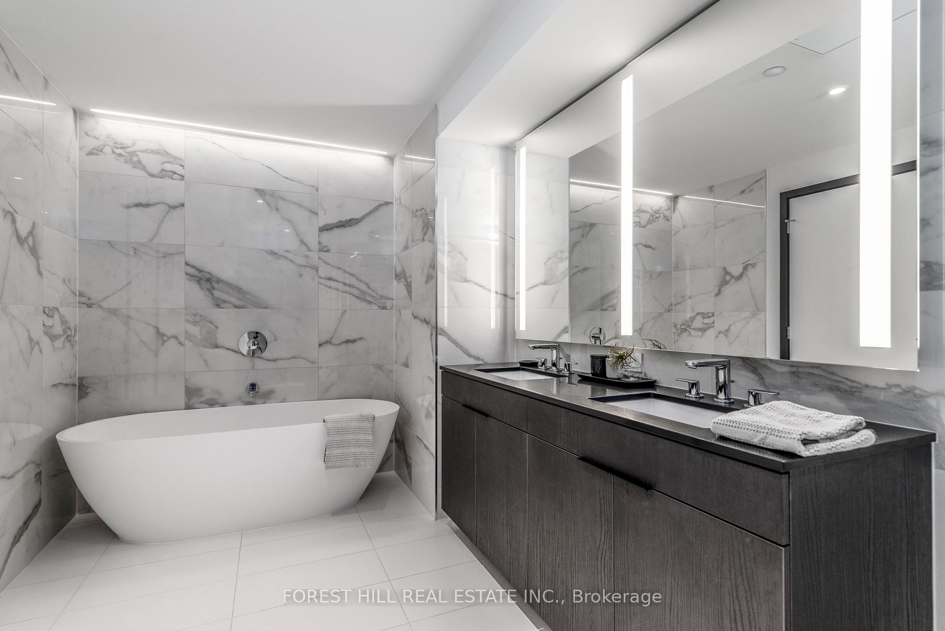 2 Avenue Road 1603, Toronto C02 Unit: 1603