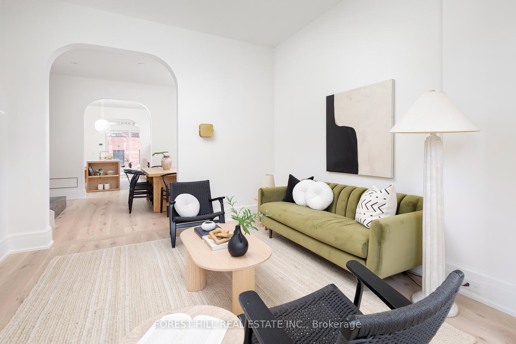 61 Foxley Street, Toronto C01