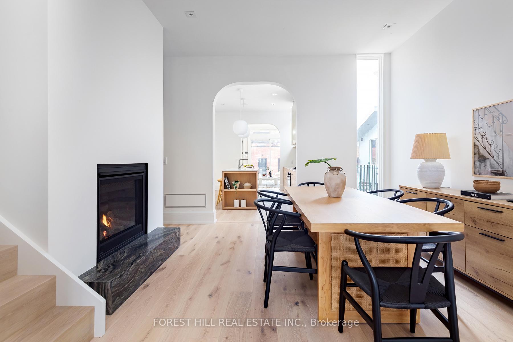 61 Foxley Street, Toronto C01