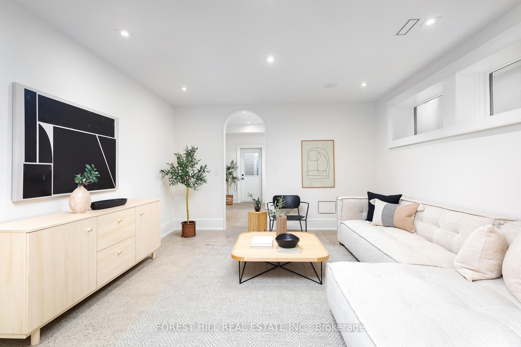 61 Foxley Street, Toronto C01