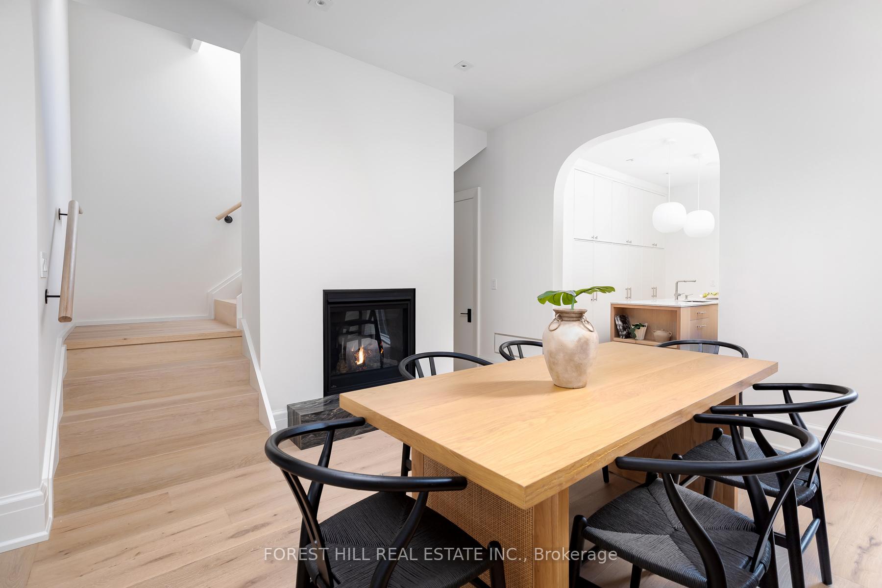 61 Foxley Street, Toronto C01