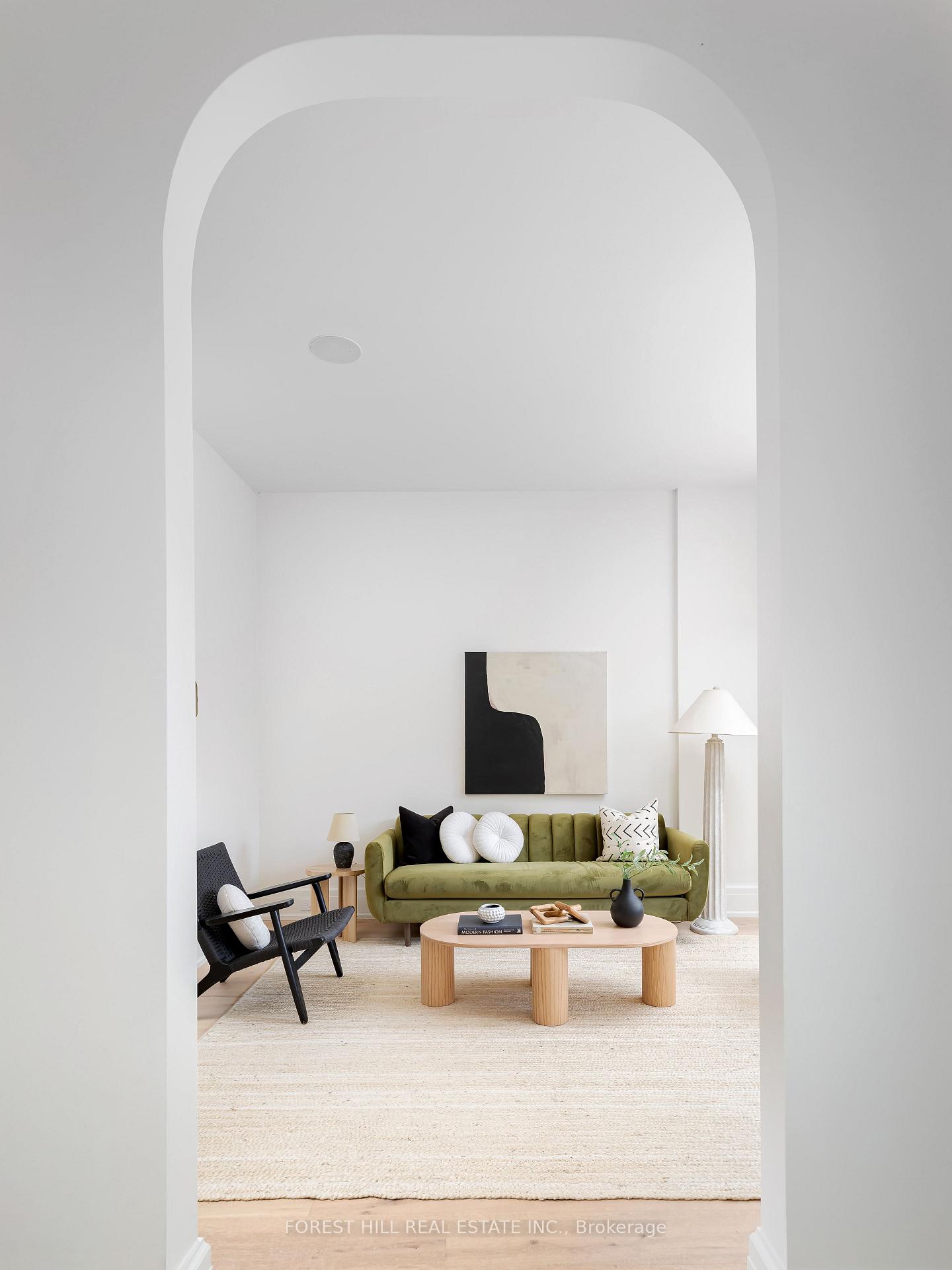 61 Foxley Street, Toronto C01