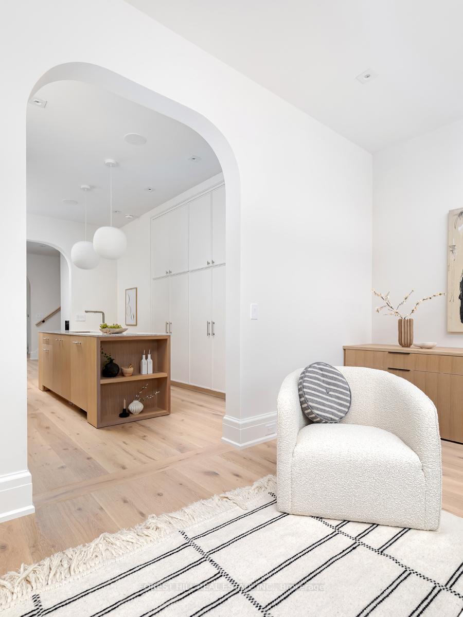 61 Foxley Street, Toronto C01