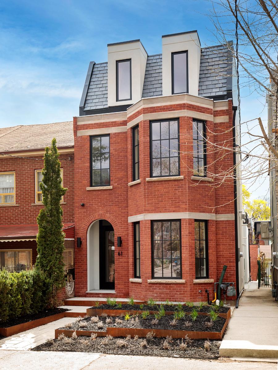 61 Foxley Street, Toronto C01