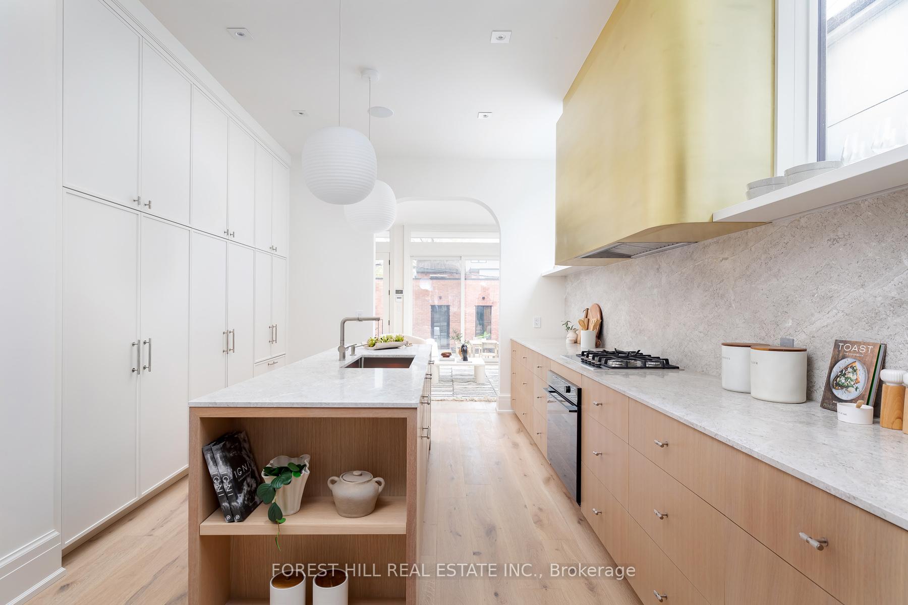 61 Foxley Street, Toronto C01