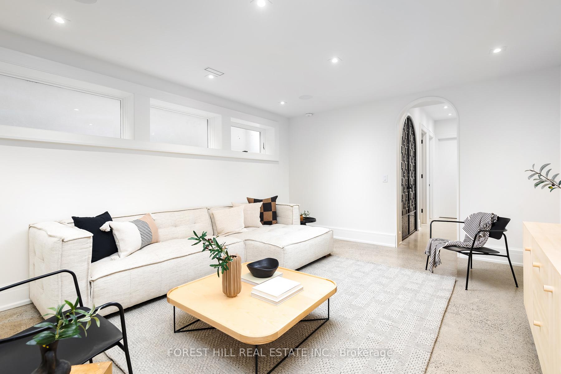 61 Foxley Street, Toronto C01