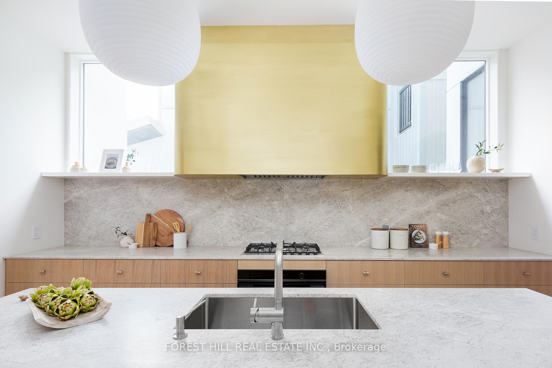 61 Foxley Street, Toronto C01