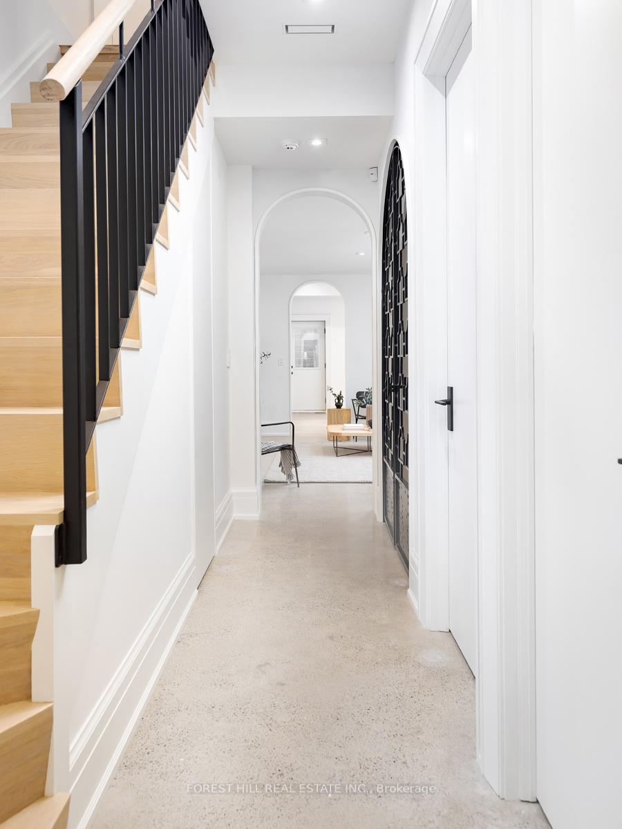 61 Foxley Street, Toronto C01