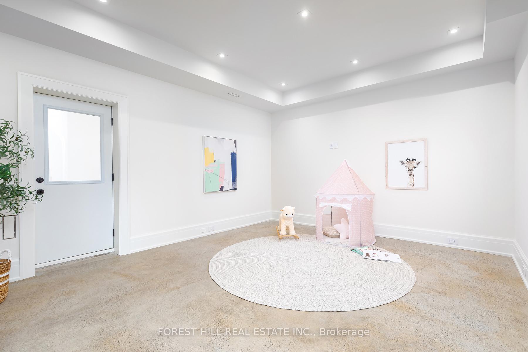 61 Foxley Street, Toronto C01