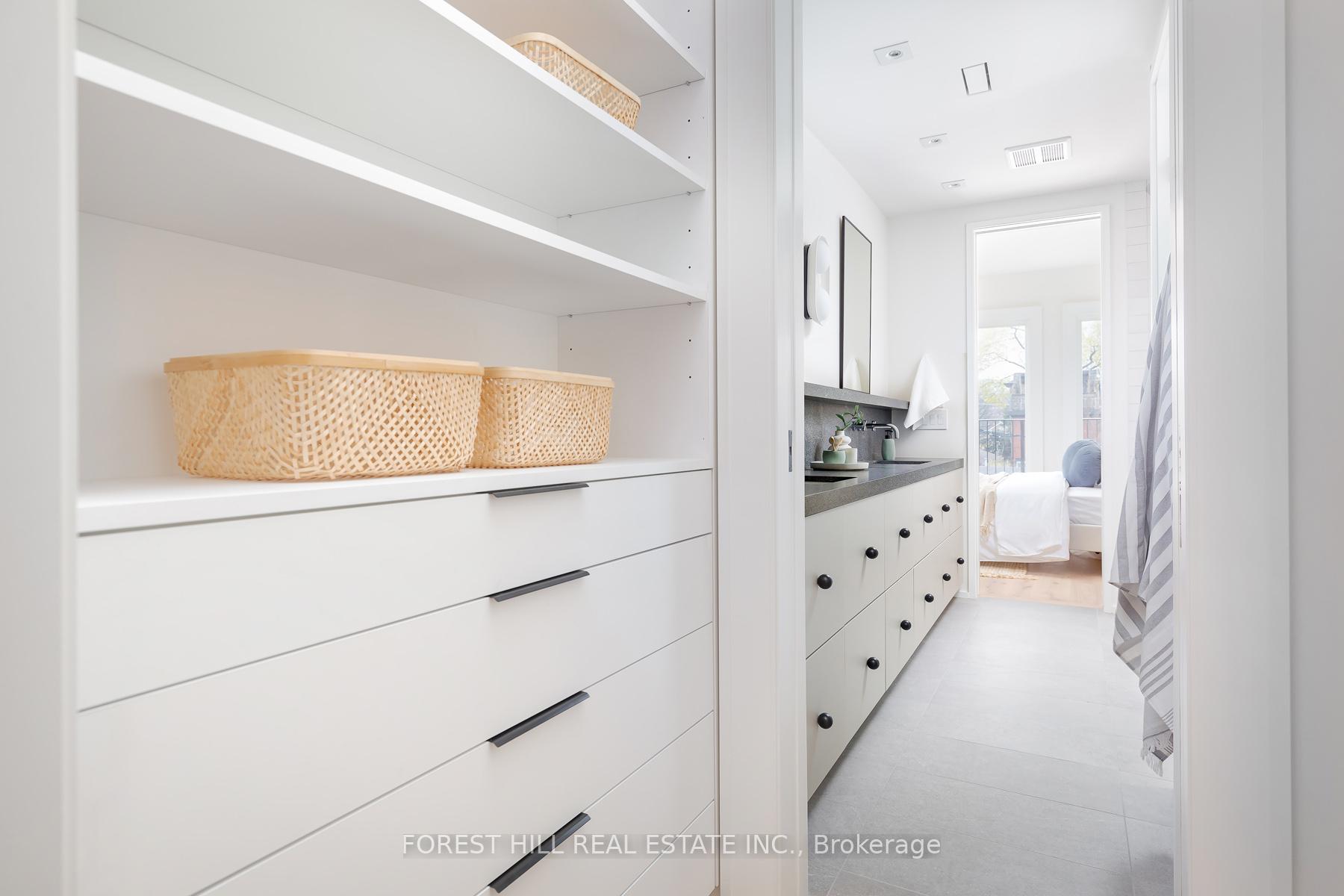 61 Foxley Street, Toronto C01