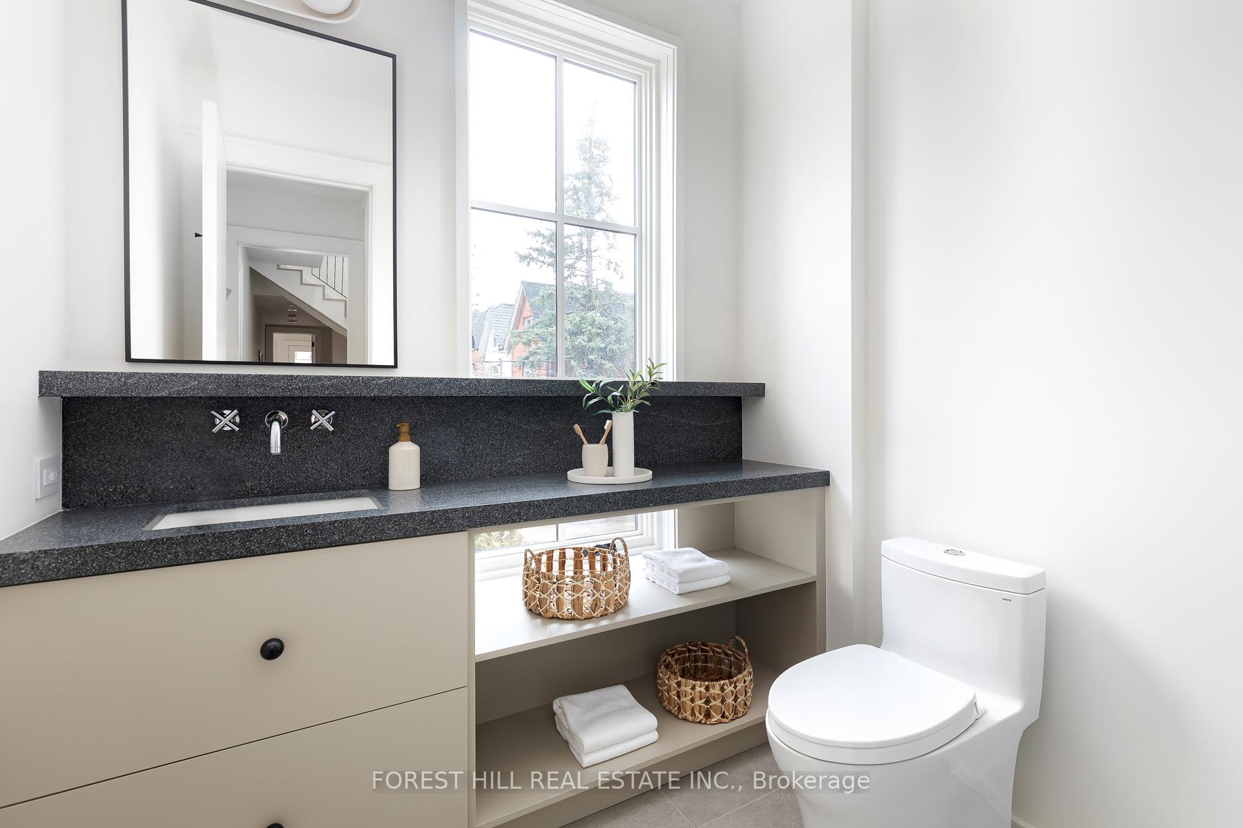 61 Foxley Street, Toronto C01