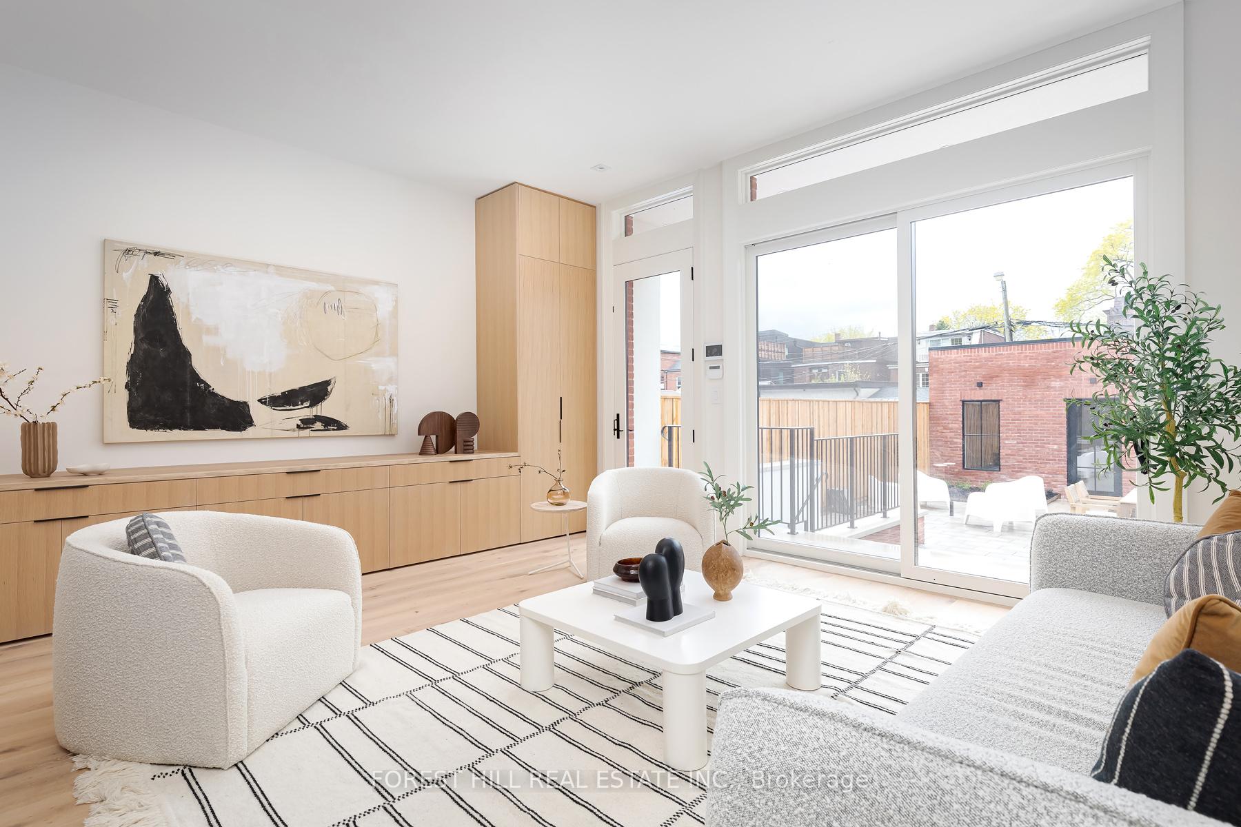 61 Foxley Street, Toronto C01